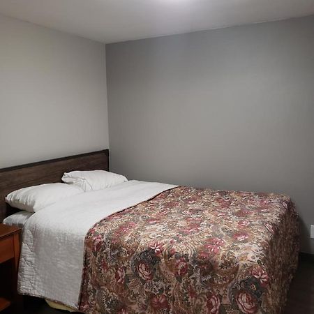 Parkrose Inn And Suites Portland Bagian luar foto